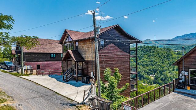 218 Pinnacle Drive, Gatlinburg, TN 37738