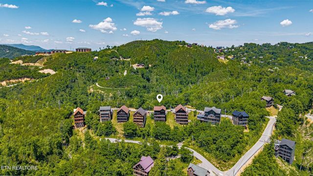 218 Pinnacle Drive, Gatlinburg, TN 37738