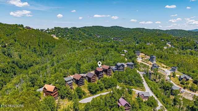 218 Pinnacle Drive, Gatlinburg, TN 37738