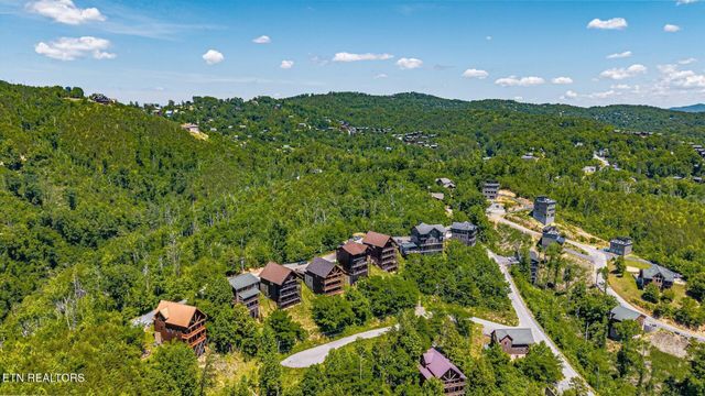 218 Pinnacle Drive, Gatlinburg, TN 37738