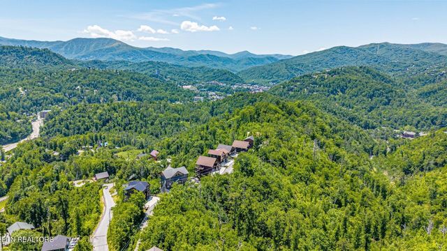 218 Pinnacle Drive, Gatlinburg, TN 37738