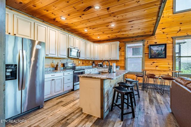 218 Pinnacle Drive, Gatlinburg, TN 37738