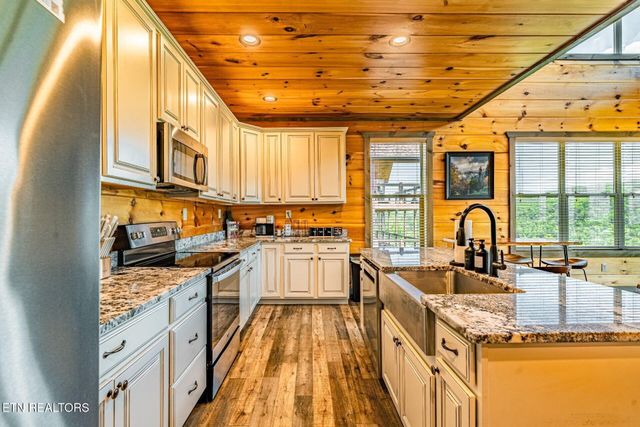 218 Pinnacle Drive, Gatlinburg, TN 37738
