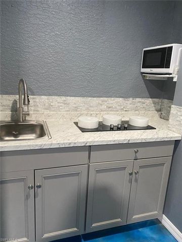 3915 SW 1st PL, Cape Coral, FL 33914