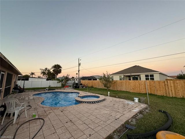 3915 SW 1st PL, Cape Coral, FL 33914