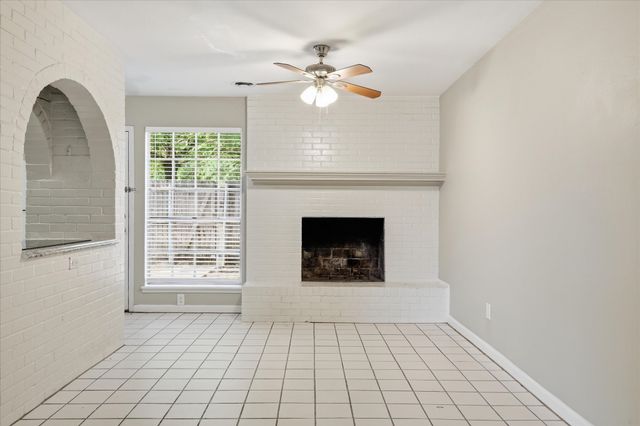 1910 W Sanford Street A, Arlington, TX 76012