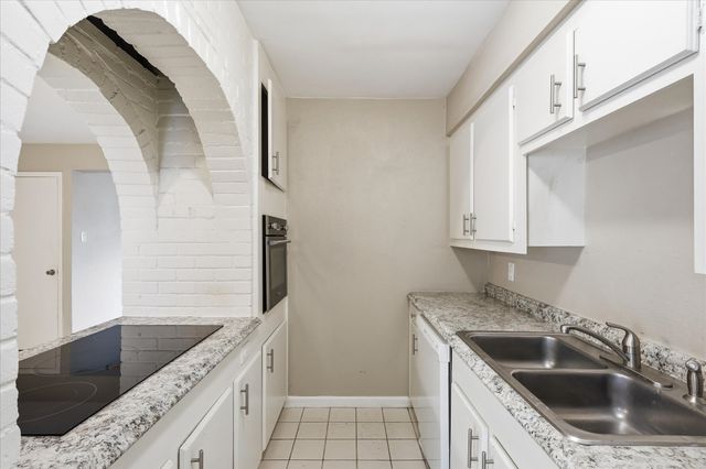 1910 W Sanford Street A, Arlington, TX 76012
