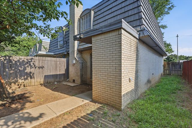 1910 W Sanford Street A, Arlington, TX 76012