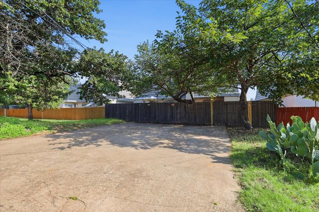 1910 W Sanford Street A, Arlington, TX 76012
