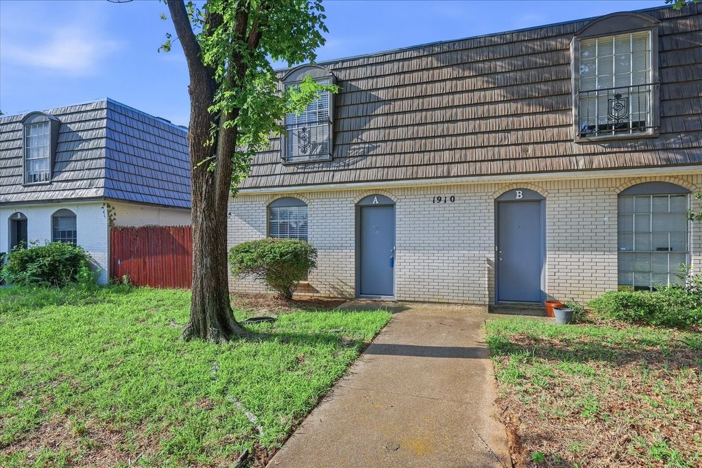 1910 W Sanford Street A, Arlington, TX 76012