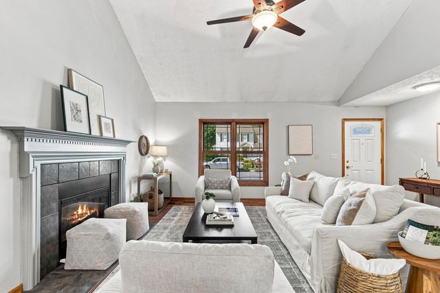 8482 Olenbrook Drive, Lewis Center, OH 43035
