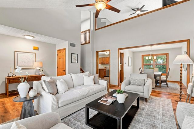 8482 Olenbrook Drive, Lewis Center, OH 43035