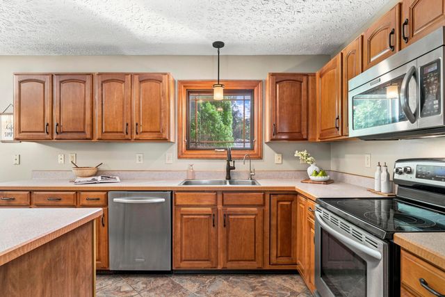 8482 Olenbrook Drive, Lewis Center, OH 43035