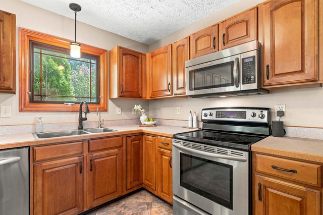 8482 Olenbrook Drive, Lewis Center, OH 43035