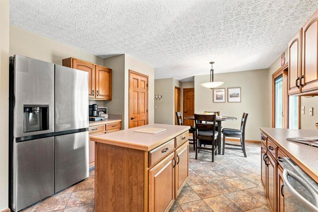 8482 Olenbrook Drive, Lewis Center, OH 43035