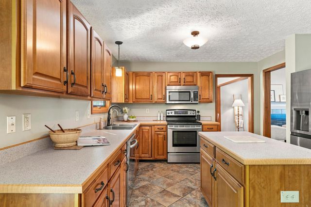 8482 Olenbrook Drive, Lewis Center, OH 43035