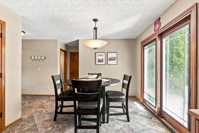 8482 Olenbrook Drive, Lewis Center, OH 43035