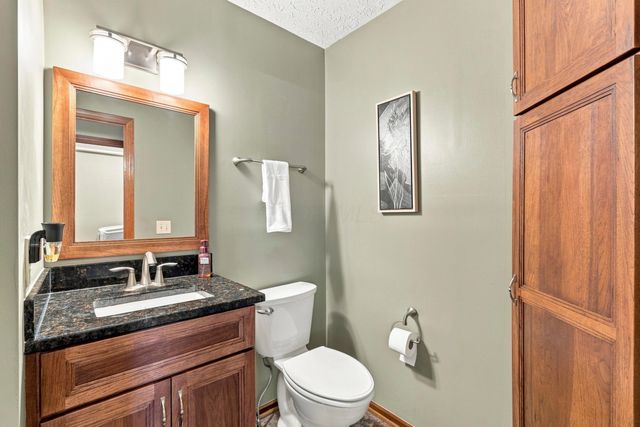 8482 Olenbrook Drive, Lewis Center, OH 43035