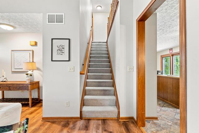 8482 Olenbrook Drive, Lewis Center, OH 43035
