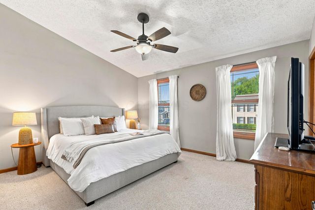 8482 Olenbrook Drive, Lewis Center, OH 43035