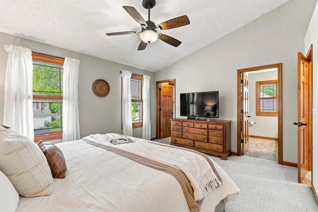 8482 Olenbrook Drive, Lewis Center, OH 43035