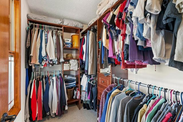 8482 Olenbrook Drive, Lewis Center, OH 43035