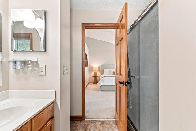 8482 Olenbrook Drive, Lewis Center, OH 43035
