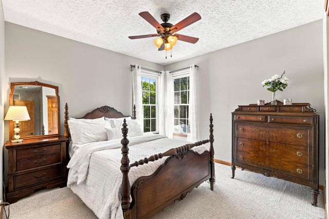 8482 Olenbrook Drive, Lewis Center, OH 43035