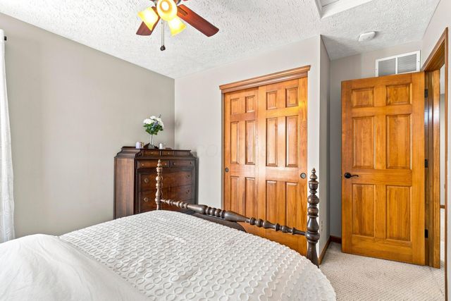 8482 Olenbrook Drive, Lewis Center, OH 43035