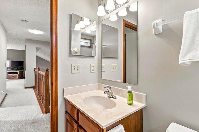 8482 Olenbrook Drive, Lewis Center, OH 43035