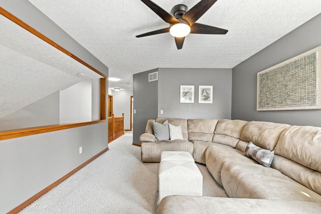 8482 Olenbrook Drive, Lewis Center, OH 43035