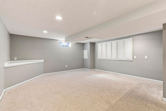 8482 Olenbrook Drive, Lewis Center, OH 43035