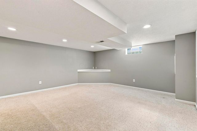 8482 Olenbrook Drive, Lewis Center, OH 43035