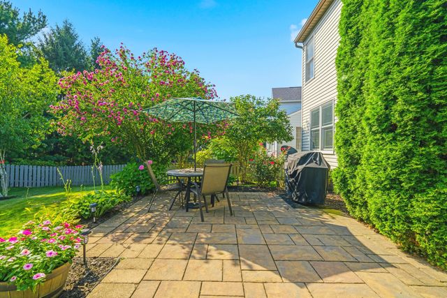 8482 Olenbrook Drive, Lewis Center, OH 43035