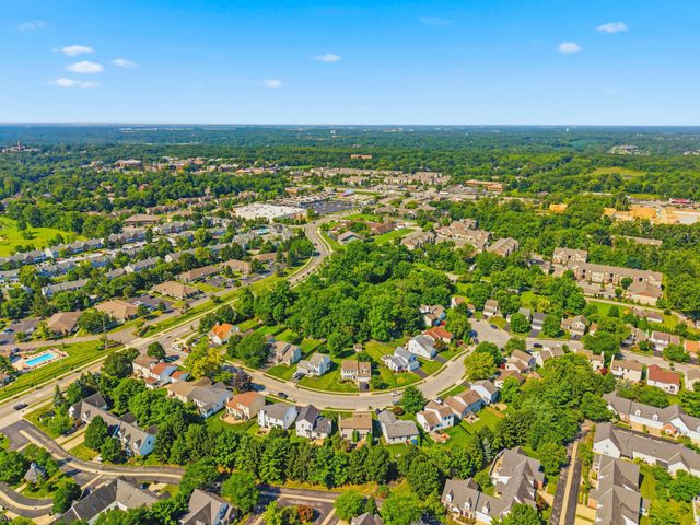 8482 Olenbrook Drive, Lewis Center, OH 43035