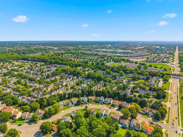 8482 Olenbrook Drive, Lewis Center, OH 43035