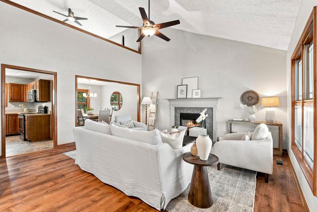 8482 Olenbrook Drive, Lewis Center, OH 43035