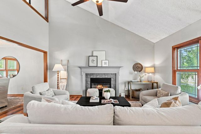 8482 Olenbrook Drive, Lewis Center, OH 43035