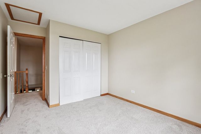 2101 Red Barn Court, Woodstock, IL 60098
