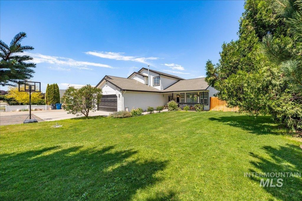 516 Aurora Dr, Nampa, ID 83686