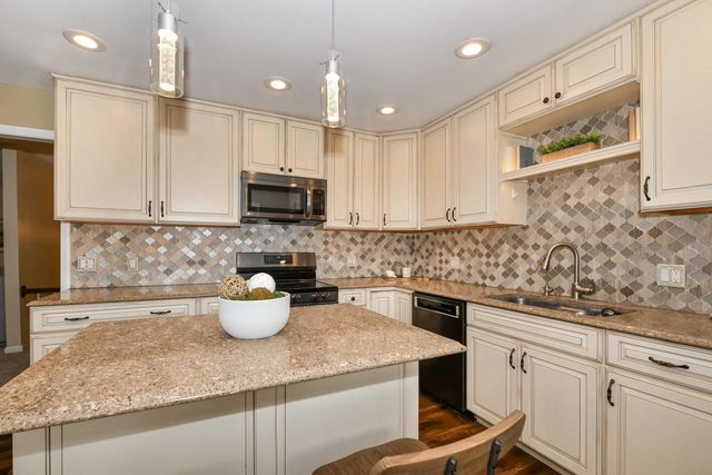 2828 River Bluff DRIVE, Janesville, WI 53545