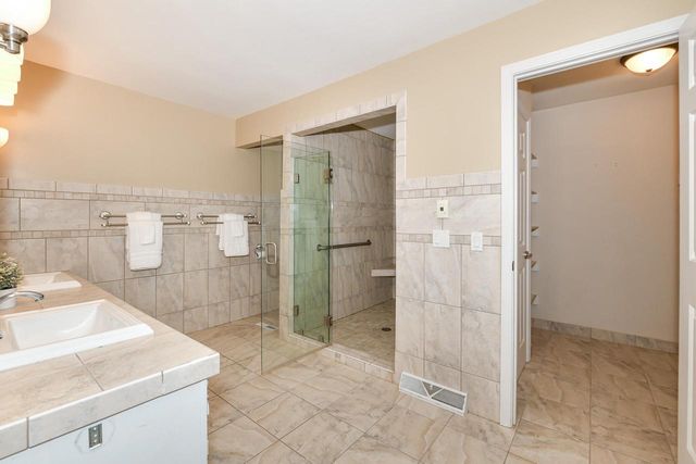2828 River Bluff DRIVE, Janesville, WI 53545