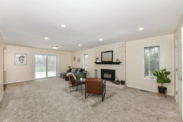 2828 River Bluff DRIVE, Janesville, WI 53545