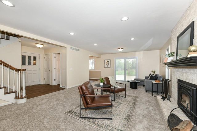 2828 River Bluff DRIVE, Janesville, WI 53545