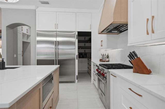 4618 AVENUE LONGCHAMPS, Lutz, FL 33558