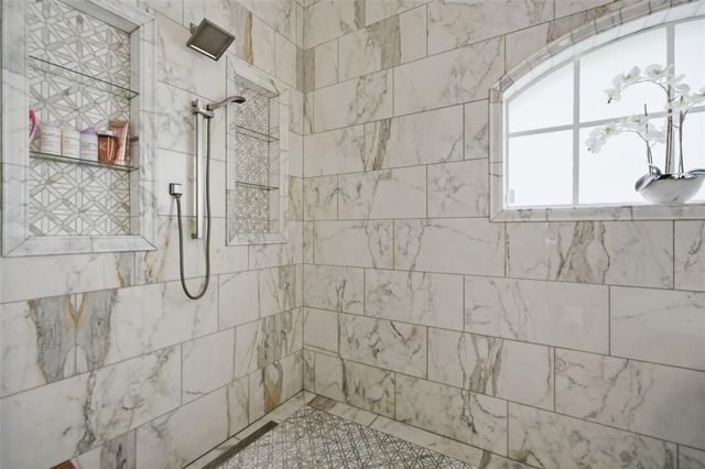 4618 AVENUE LONGCHAMPS, Lutz, FL 33558