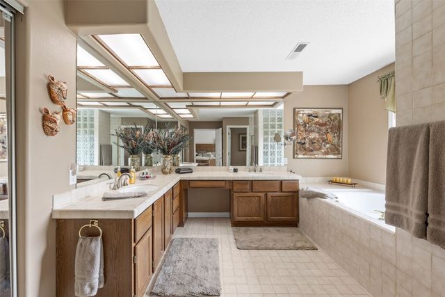 13 South View Drive NE, Iowa City, IA 52240