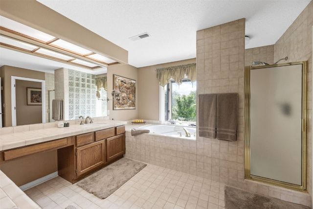 13 South View Drive NE, Iowa City, IA 52240