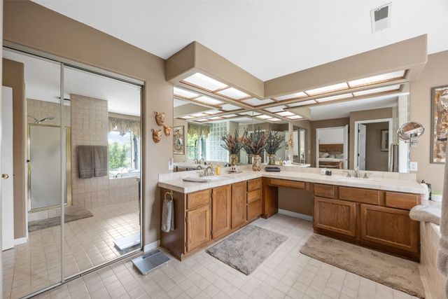 13 South View Drive NE, Iowa City, IA 52240