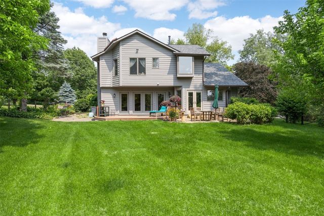 13 South View Drive NE, Iowa City, IA 52240